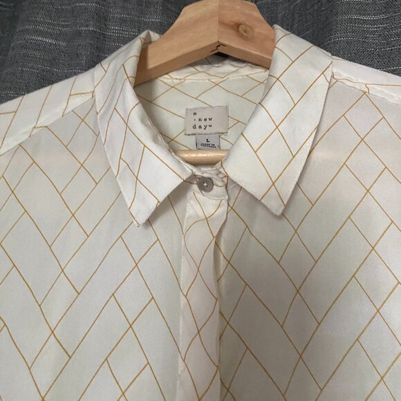 A New Day Geometric Print Gold and White Career Wear Button Down Blouse Flowy - Picture 3 of 9
